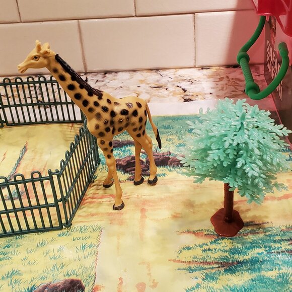 Safari Animals + 11 Dinosaurs Figures Fence Mat & Box Action Products 2001 VIDEO - Picture 5 of 11